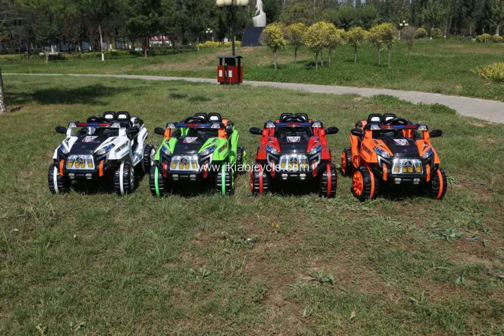 Kids Electric Battery Powerd Ride على السيارة