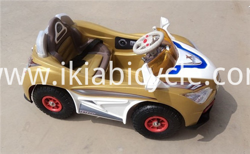 ركوب سيارات الألعاب للأطفال